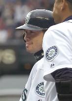 (2)Ichiro reaches 1000-hit mark in major leagues
