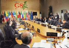 G-8 leaders pledge $5 billion to reduce maternal mortality
