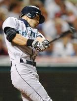 Ichiro homer pulls Mariners out of losing streak
