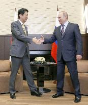 Abe upbeat on Russia territorial row but has few cards to play