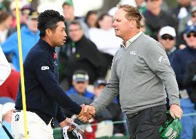 Golf: Hoffman takes lead in Masters 1st round