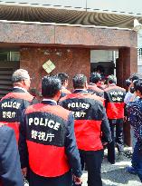 Headquarters of crime syndicate searched by police