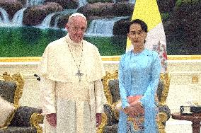 Pope meets with Suu Kyi, urges greater tolerance in Myanmar