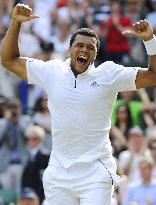 Tsonga defeats Federer at Wimbledon q'finals