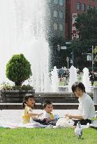 Late summer heat hits Sapporo, mercury tops 31 C