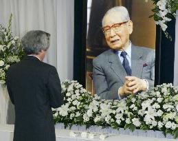 Koizumi prays for late Gotoda