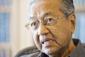 Mahathir calls for national movement to depose Najib