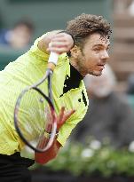 Wawrinka moves into French Open semis