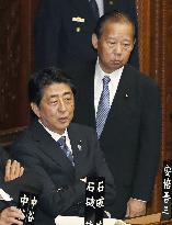 Abe eyes replacing injured LDP secretary general with veteran Nikai