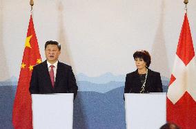 Chinese, Swiss leaders meet press in Bern