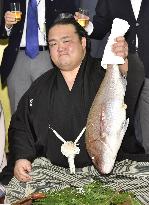 Sumo: New Year champ Kisenosato beats Hakuho, set for yokozuna
