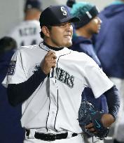 Baseball: Iwakuma gets no-decision in Mariners' win