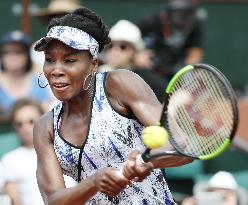 Williams beats Nara in French Open