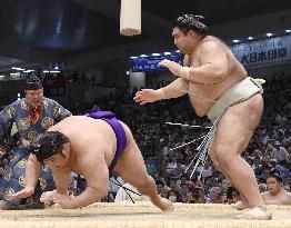 Takayasu beats Takakeisho in Nagoya sumo