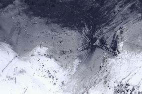 Volcano erupts in eastern Japan