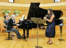 Japanese empress plays piano