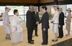 Emperor, empress meet with Singapore president, wife