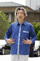 (1)Gov't begins casual wear campaign to fight global warming