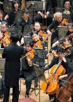 Crown prince gives viola performance in Tokyo