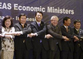 Japanese economic minister Kaieda in Indonesia