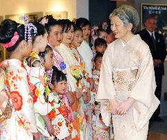 Japan empress meets kimono-clad girls in Toronto