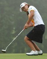 Yokomine grabs 4-shot lead at Shin Caterpillar Ladies