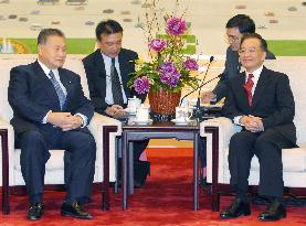 Chinese premier meets with ex-Japanese Prime Minister Mori