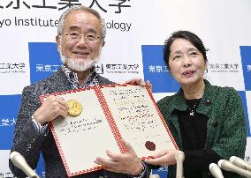 Nobel laureate Ohsumi returns home