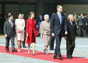 Emperor, empress welcome Spain's royal couple