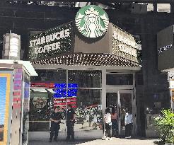 Starbucks closes 8,000 shops in U.S.