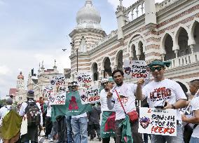 Malays rally to protect ethnic privileges