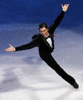 Gold medalist Lysacek performs at Olympic exhibition gala