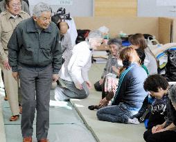Imperial couple visit quake-hit Iwate Pref.