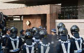 Police raid Kobe Yamaguchi-gumi office over drug smuggling