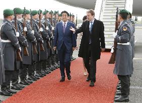 Japanese PM Abe arrives in Berlin