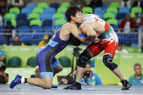 Japan wrestler Higuchi advances to men's freestyle 57-kg final