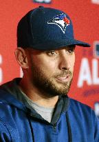 Baseball: Estrada meets press before ALCS