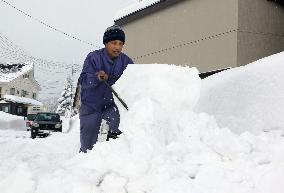 Heavy snowfall continues to hit Sea of Japan coastal areas