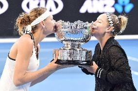 Mattek-Sands, Safarova win Australian Open women's doubles title