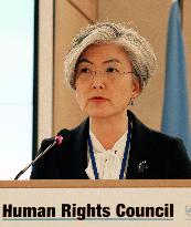 S. Korean minister on "comfort women" deal with Japan