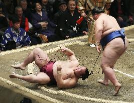 Sumo: Kisenosato at New Year tourney