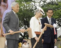 Emperor, empress attend national tree-planting festival