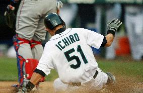 Ichiro plays against Rangers