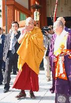 (2)Dalai Lama visits Kofukuji Temple in Nara