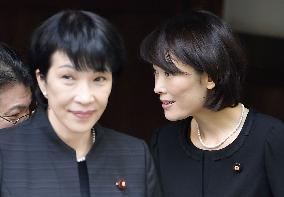 2 Cabinet ministers visit Yasukuni