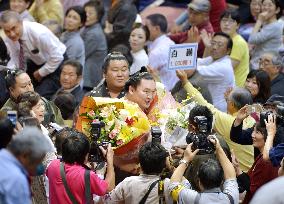 Sumo: Hakuho gets 1,000th career win