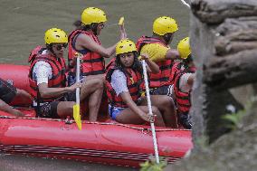 Obama, family, rafting in Bali, Indonesia