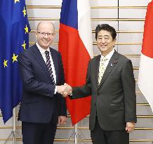 Czech PM Sobotka meets Japanese PM Abe in Tokyo