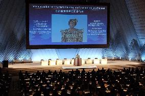 (2)Kenya's Maathai calls makes keynote speech in Kyoto