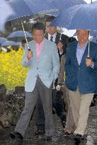 Japan, S. Korea foreign ministers take morning stroll on Jeju re